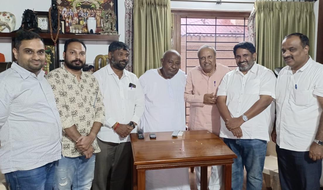 AAP leaders call on former PM Deve Gowda seeking support to defeat Delhi ordinance