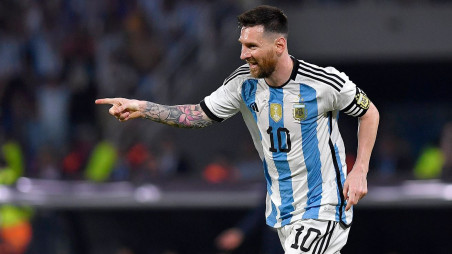 Messi mulls international retirement, but not quite yet