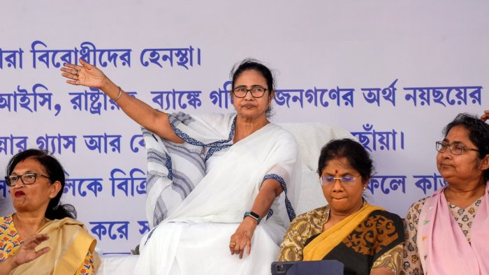 Mamata sits overnight in 'dharna' against Centre, raises political temperature