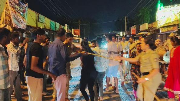 Tension in Maddur as Ganesh procession faces stone-pelting near mosque; Police lathi-charge, 21 detained