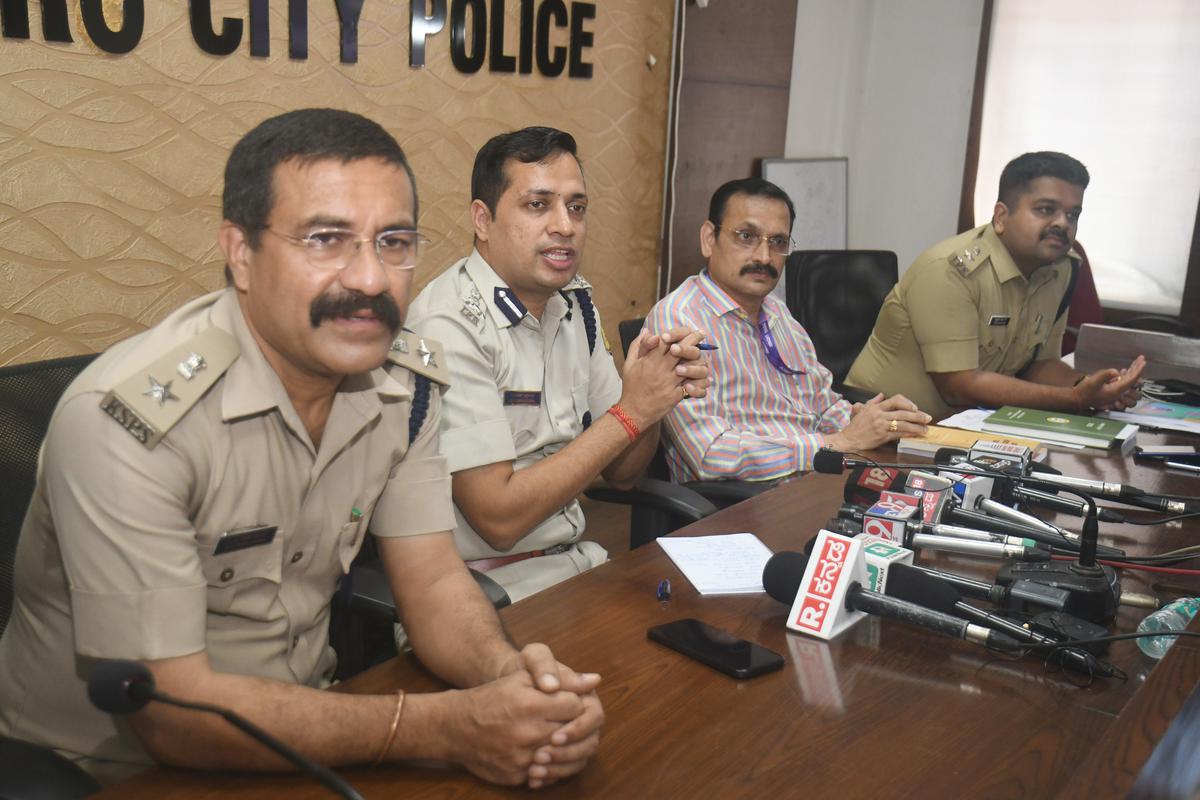 Mangaluru Police Commissioner Urges City Bus Timings Revision to Improve Road Safety