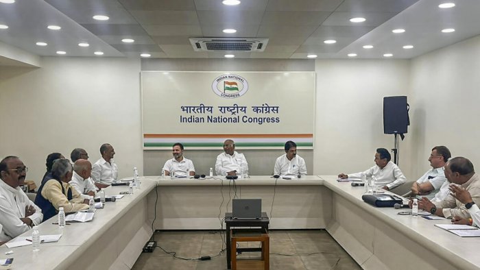 Congress leaders from Madhya Pradesh meet Kharge o