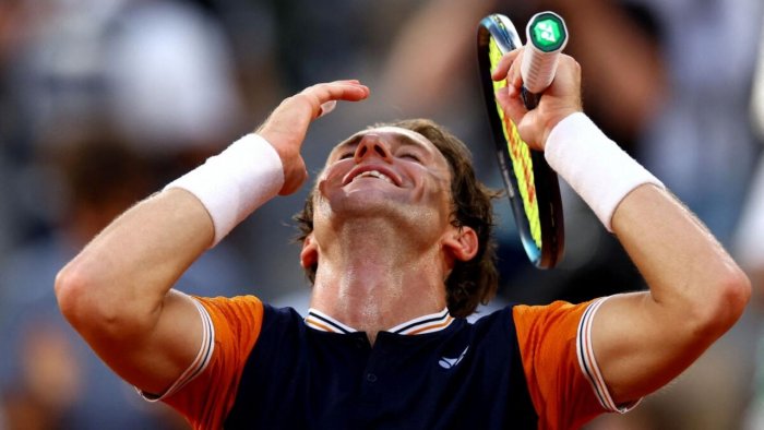 Casper Ruud defeats Zverev in straight sets to reach French Open final