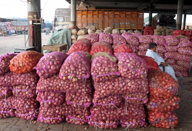 Govt lifts onion export ban; imposes minimum export price of USD 550/tonne