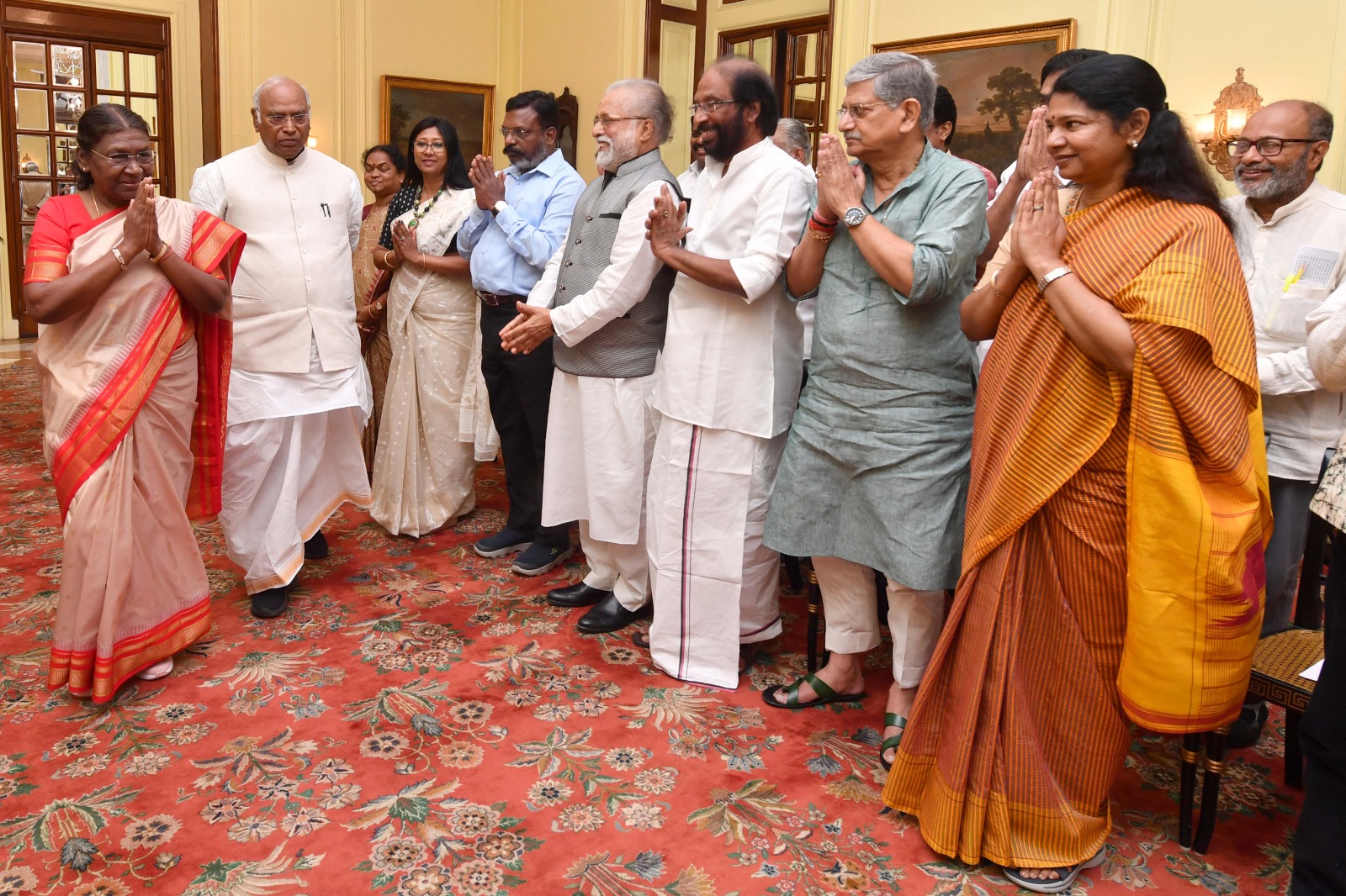 Opposition leaders meet President Murmu on Manipur issue