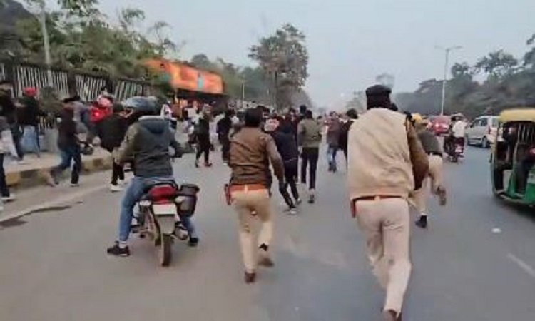 patna-police-lathi-charge