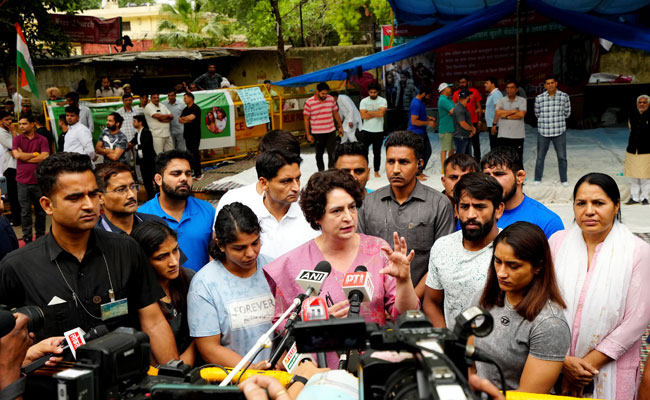 Priyanka meets protesting wrestlers at Jantar Mantar, accuses govt of ‘protecting’ WFI chief Brij Bhushan