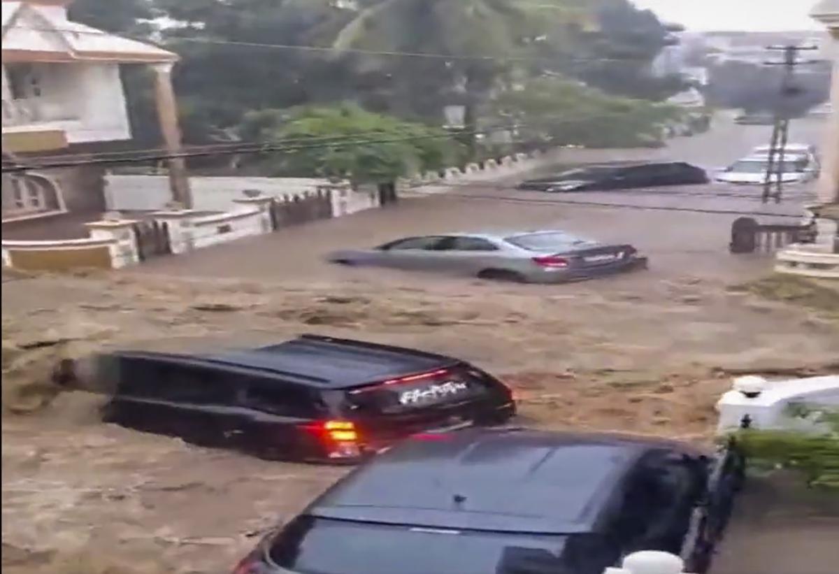 Heavy rains batter south Gujarat and Saurashtra; cars, cattle swept away in Junagadh city