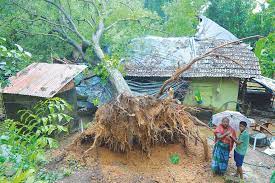 Incessant heavy rains continue in Kerala; normal life affected in state