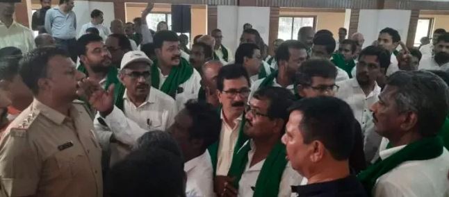 AGM of Brahmavar Sugar Factory abruptly postponed after Udupi Raitha Sangha members create ruckus by barging into meeting