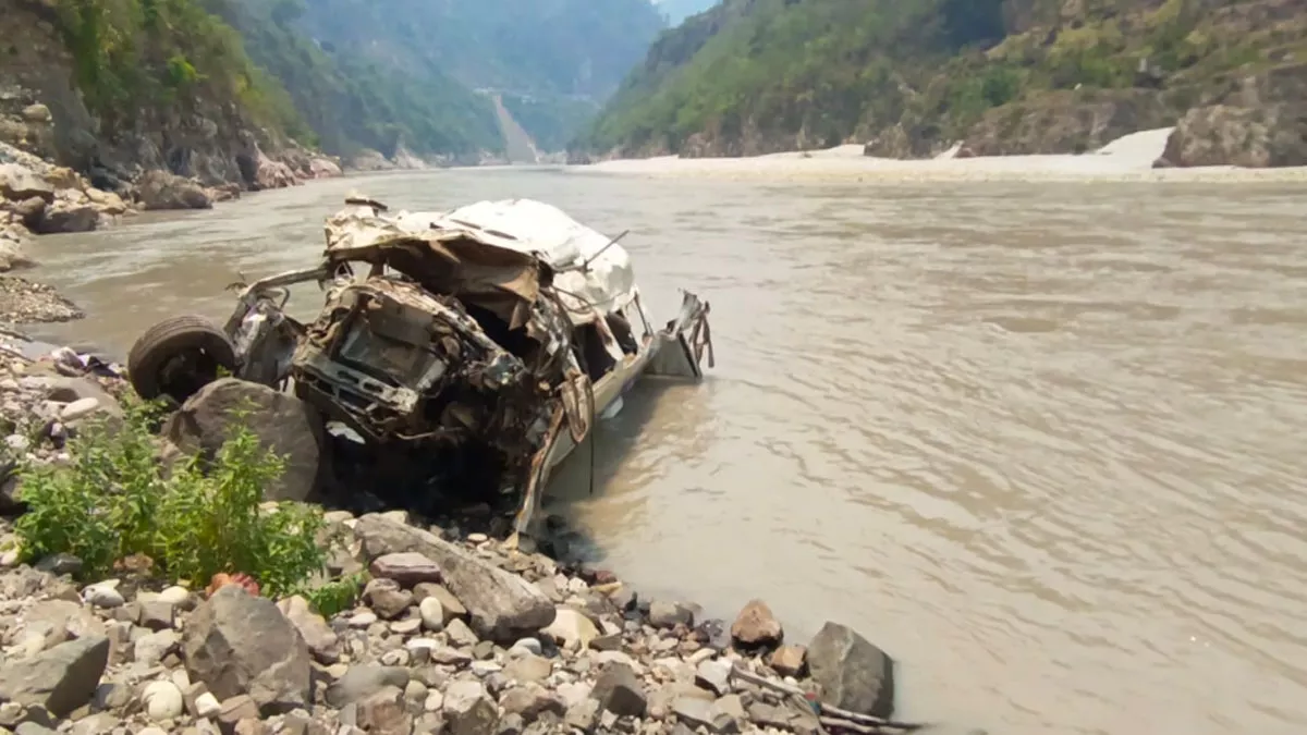 12 killed, 14 injured as tempo traveller falls into river in Uttarakhand