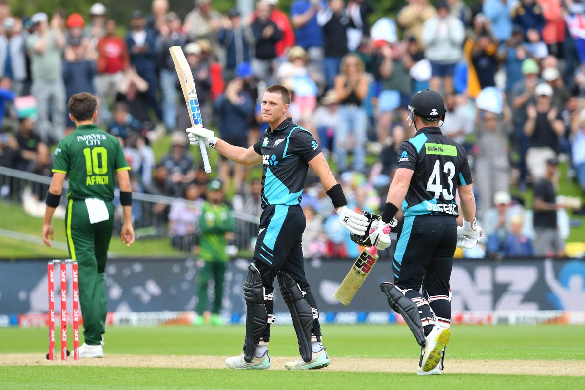 Cricket-Allen pummels Pakistan with record hundred, NZ clinch T20 series