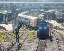 Fresh incident of stone pelting on train reported in Kerala