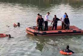 14 students, 2 teachers die as boat overturns in lake near Vadodara city during school picnic