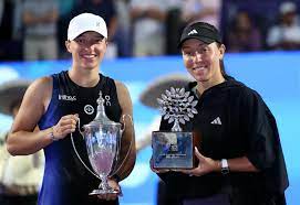 Tennis-Swiatek wins WTA Finals, regains world number one ranking