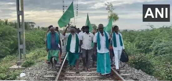 Tamil Nadu: Farmer association stage protest on railway track over Cauvery water row