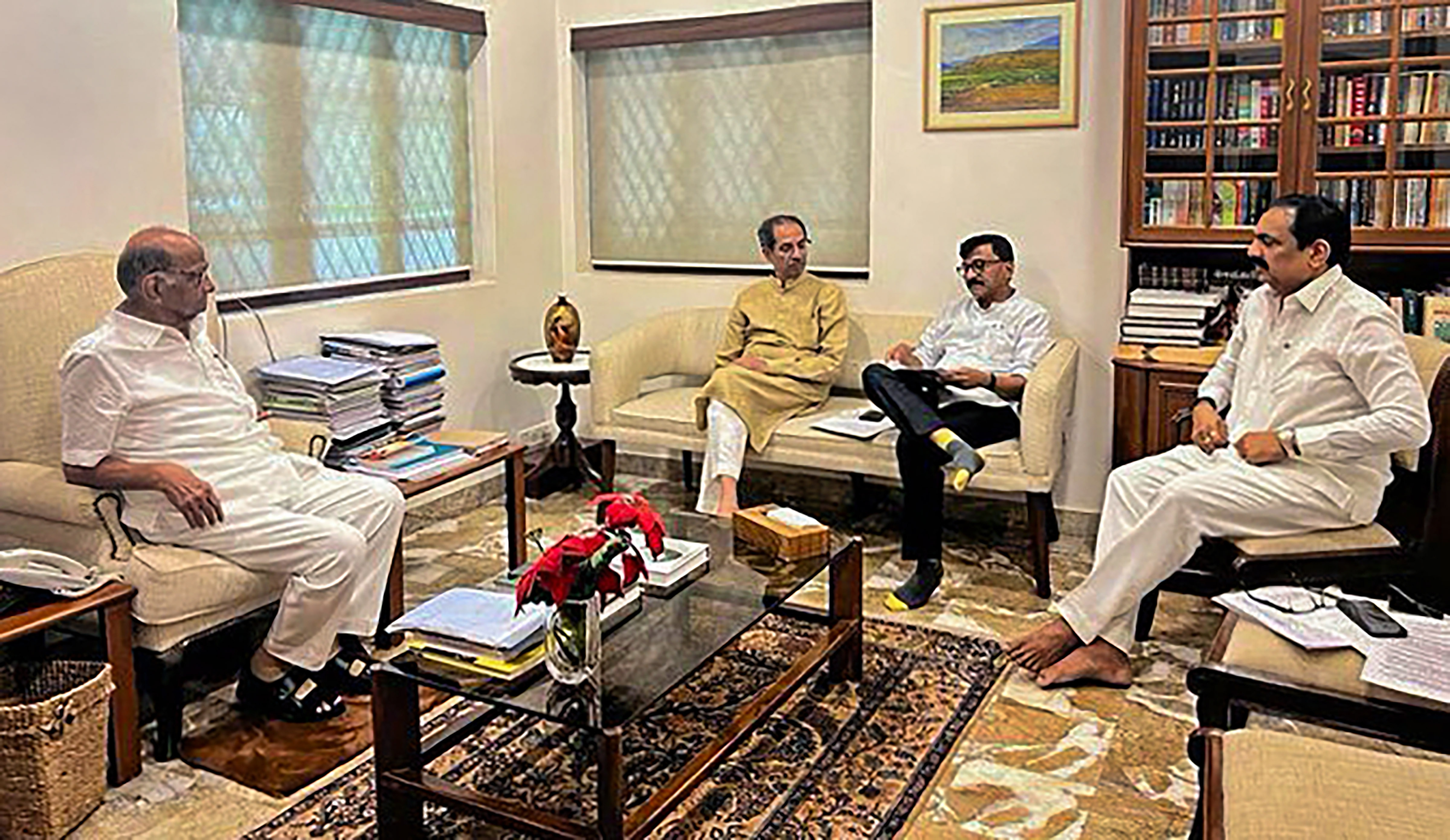 Uddhav holds talks with Pawar in Mumbai ahead of INDIA coordination panel meeting