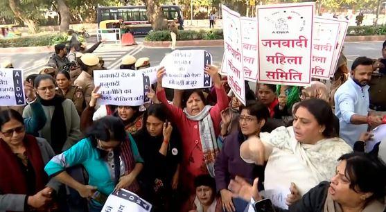 Unnao rape case: Supreme Court flags bid to politicise issue, rejects allegations against High Court judges